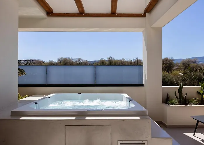 Apartment Isla Luxury - Private Hot Tub - 100m From Rethymno (Crete)