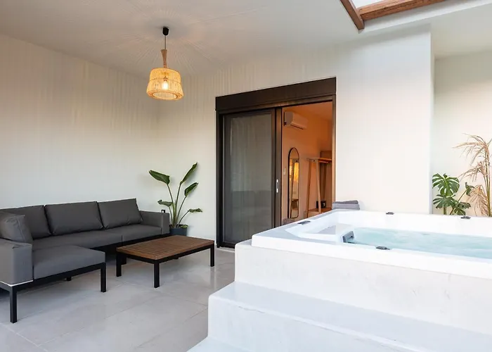 Isla Luxury - Private Hot Tub - 100m From * Retimno